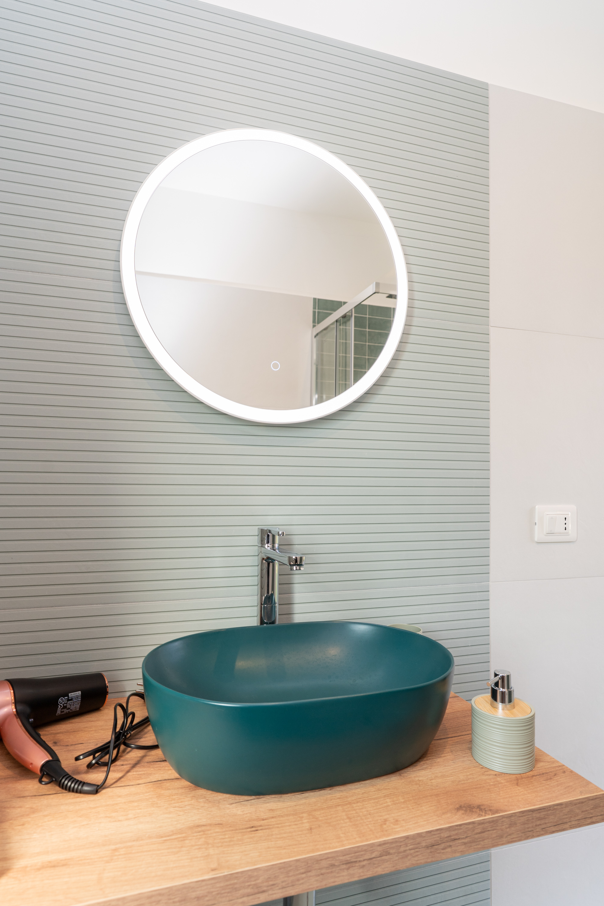 Bagno con specchio LED